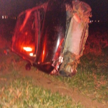 Capotamento na Prefeito Homero Severo Lins deixa uma vítima fatal e outra grave